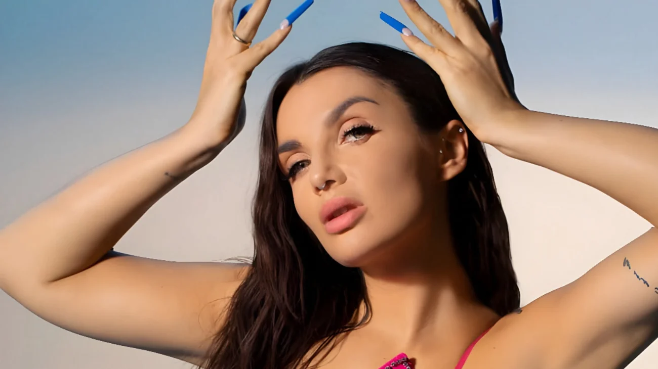 Elettra Lamborghini stravolge il suo look con un nuovo colore ai capelli: la tendenza spopola sul web