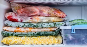 Non congelare mai questi 7 alimenti: il pericolo nascosto che minaccia la tua salute